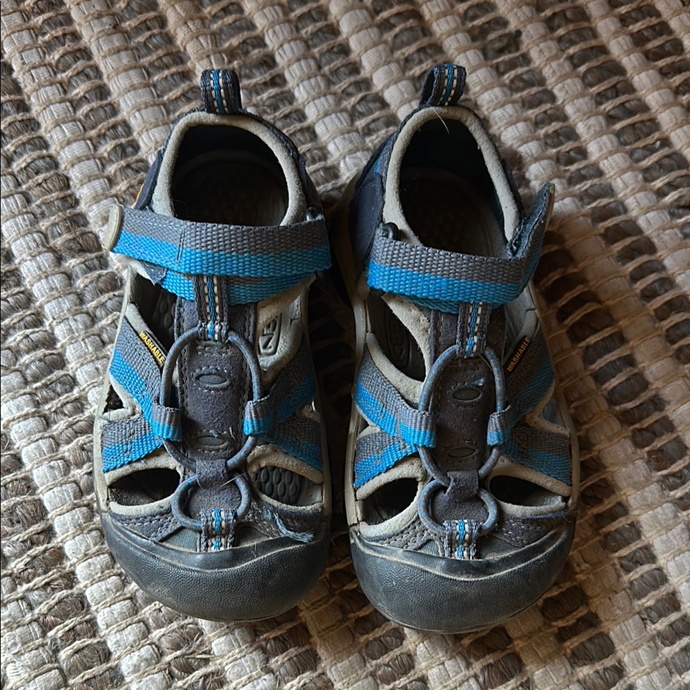 Keen Blue and Black Sandals with Rugged Design and Water Drainage